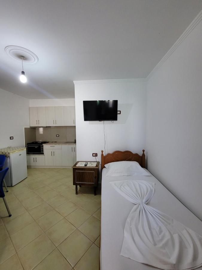 Petrefi Apartments Ksamil Buitenkant foto