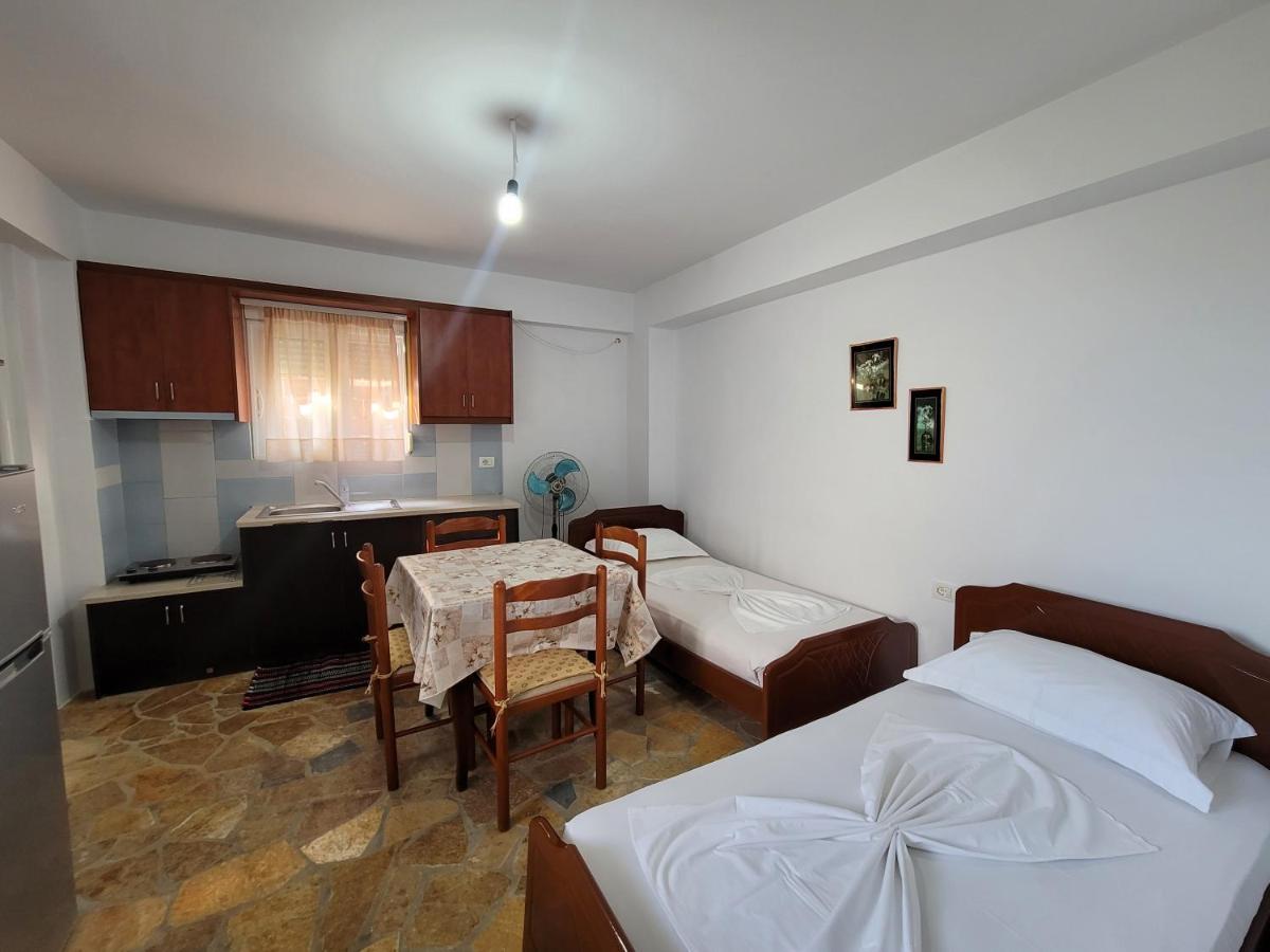Petrefi Apartments Ksamil Buitenkant foto