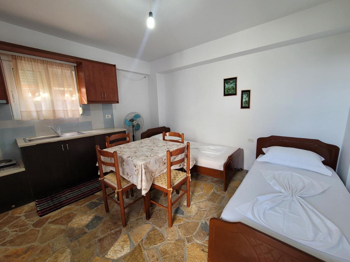Petrefi Apartments Ksamil Buitenkant foto