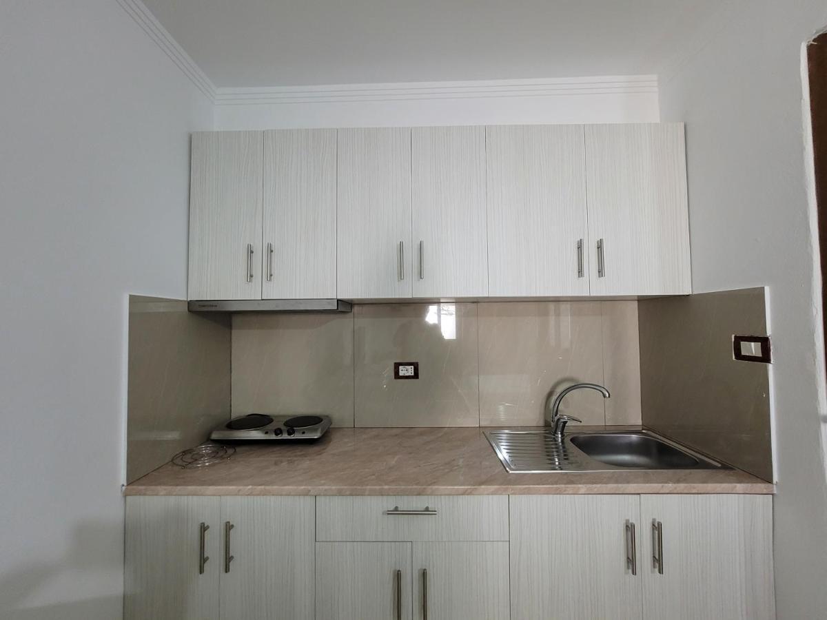 Petrefi Apartments Ksamil Buitenkant foto