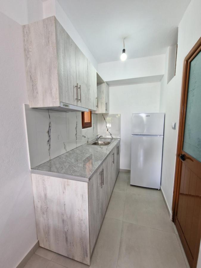 Petrefi Apartments Ksamil Buitenkant foto